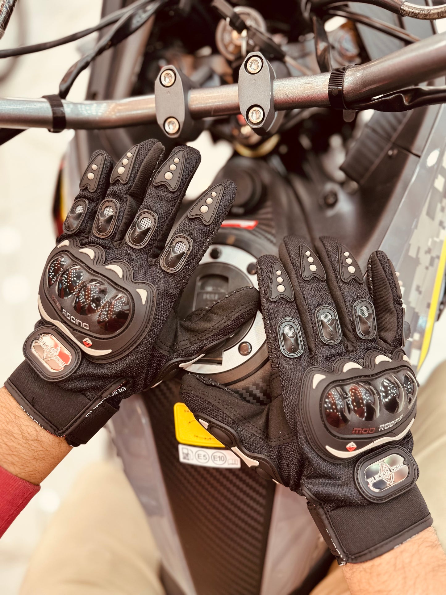 GANTS AVEC PROTÈGE